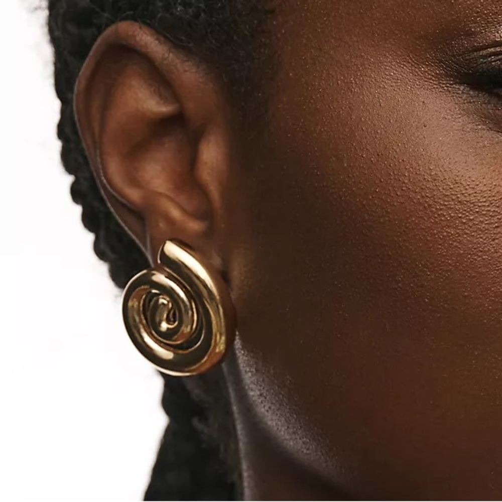 ANTHRO Swirl Shell Post Earrings